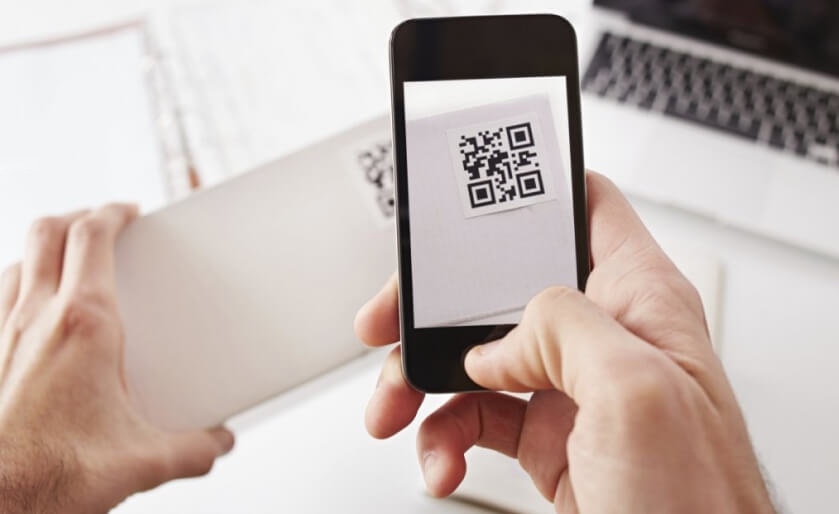 Man taking a photo of a screenshot